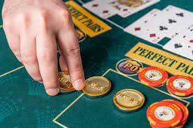 Papan European Roulette dengan 37 slot bernomor dan area penempatan taruhan